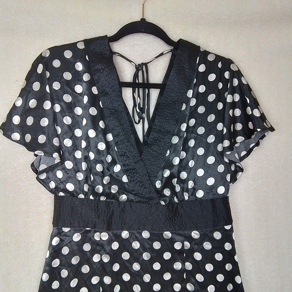 BCBGMaxazria Sateen Style Deep V Tunic Blouse Size M in Black White Polka Dot‎ - Picture 3 of 9